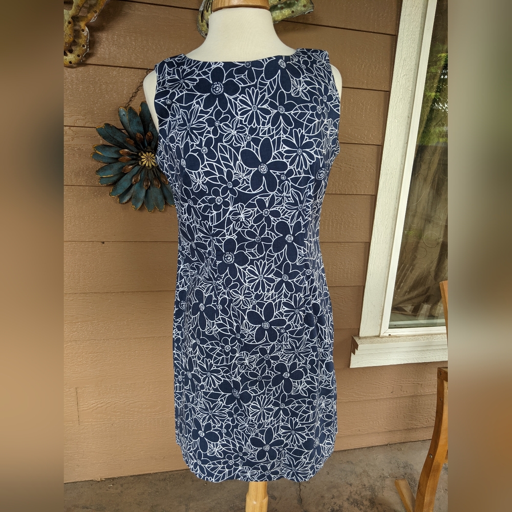 CDC Navy and White Floral Dress - Picture 6 of 6